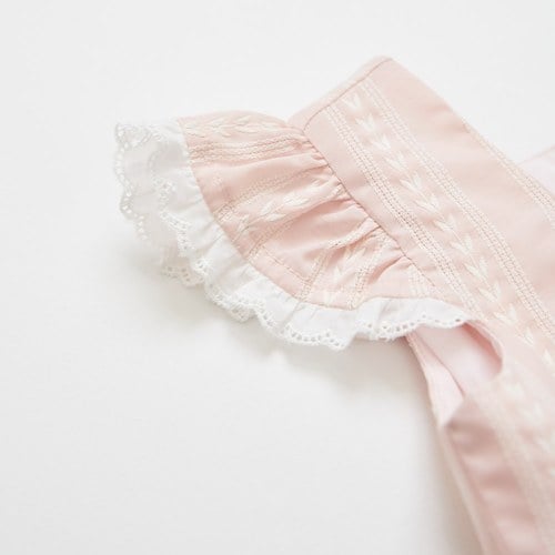 小香兔蕾絲刺繡荷葉邊袖上衣