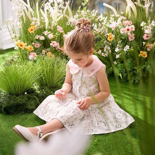 花語比得花瓣領刺繡洋裝