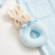 比得兔 可愛小兔妙妙裝禮盒/連身衣4件組禮盒 (妙妙裝+手搖鈴+帽子+襪子)