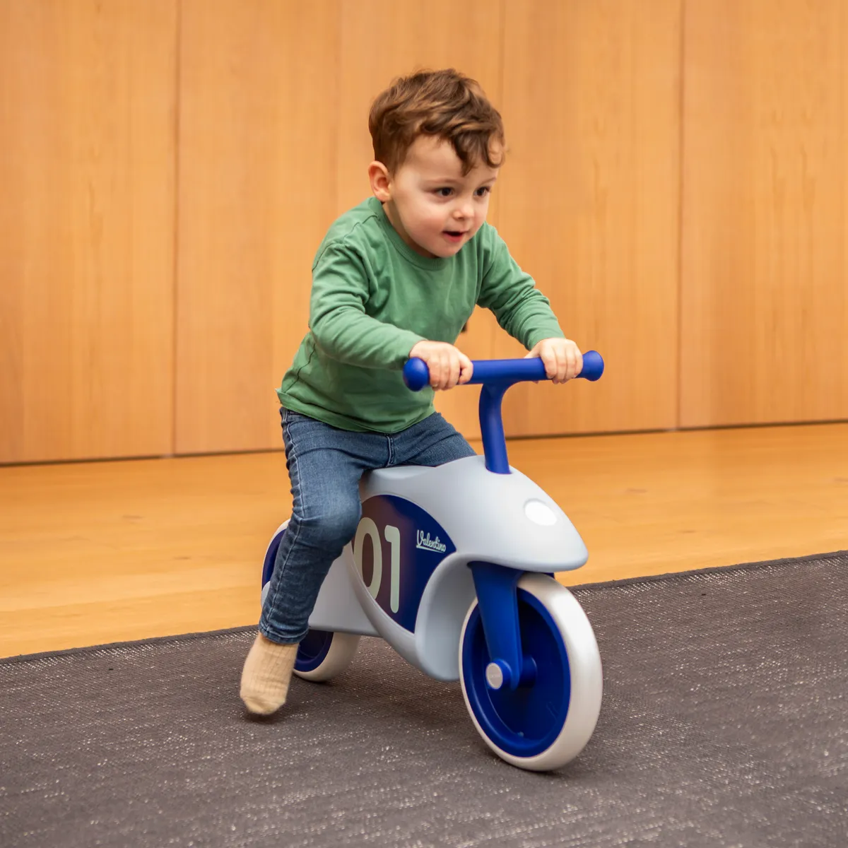 滑步車：培養腿部肌力與騎行基礎